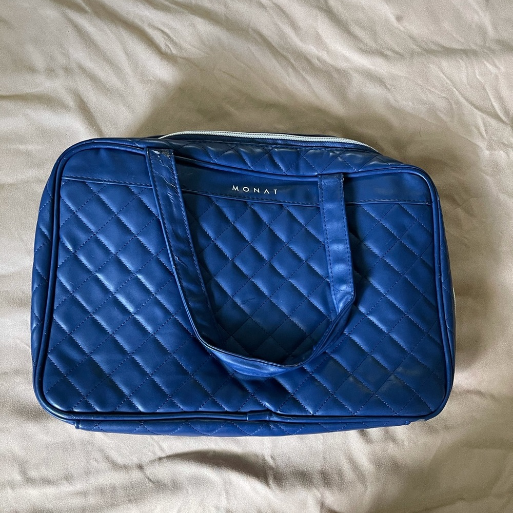 Monat Travel Bag